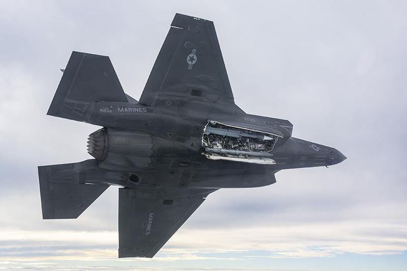 f-35 with meteor attached