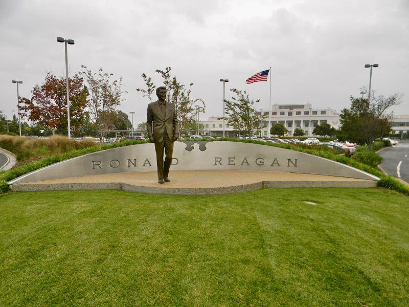 Ronald Reagan statue